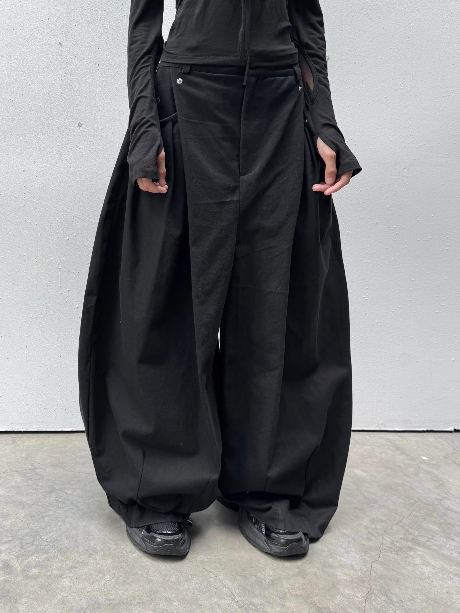 Sagittarius.A+ MULTI RIVET WIDE PANTS