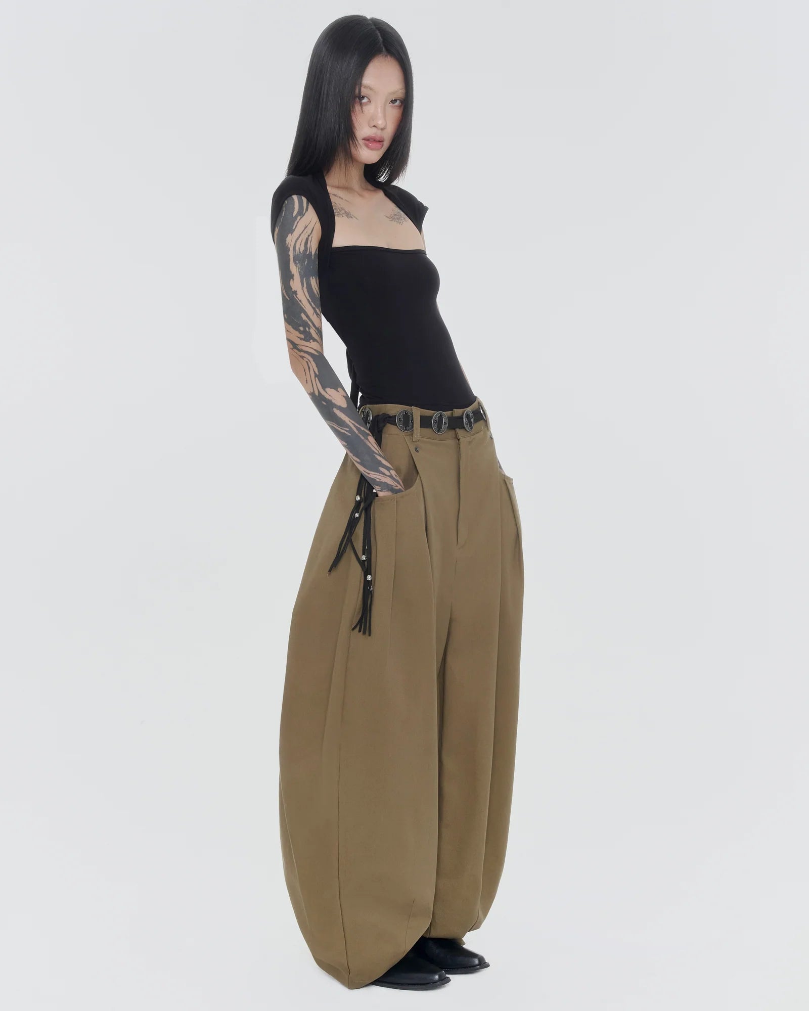 Sagittarius.A+ MULTI RIVET WIDE PANTS