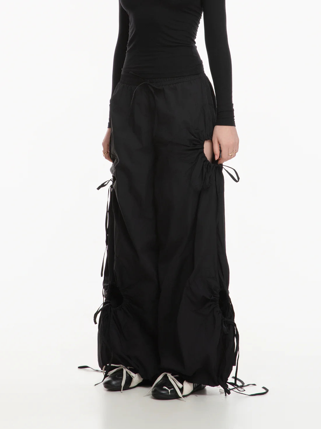 Melancholy Floral Bloom Parachute Pants ( Black )