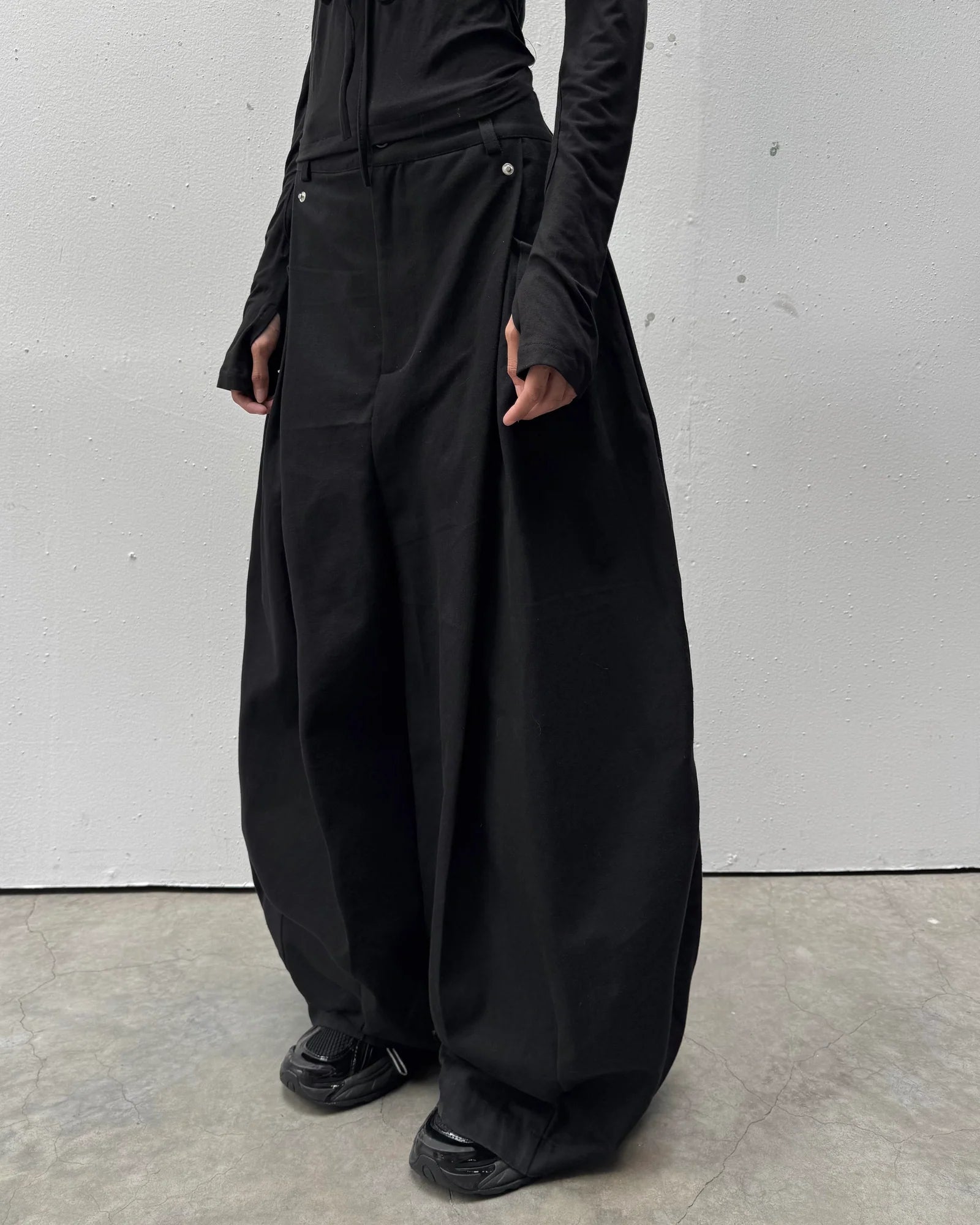 Sagittarius.A+ MULTI RIVET WIDE PANTS