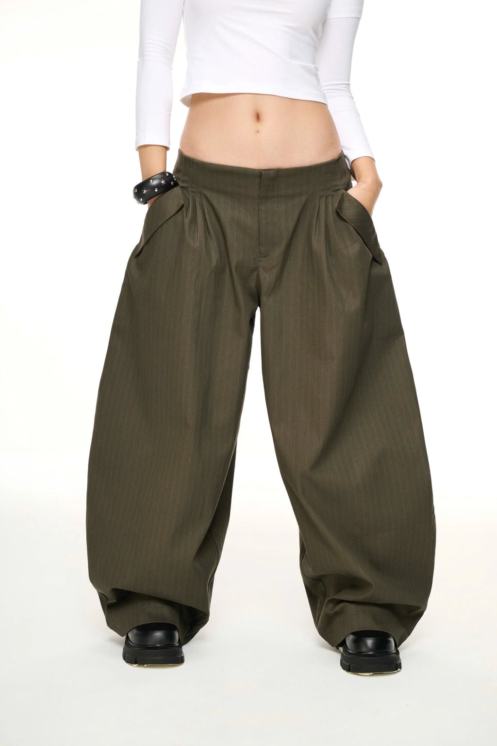 IUE “MATCHA CROISSANT" BAGGY PANTS