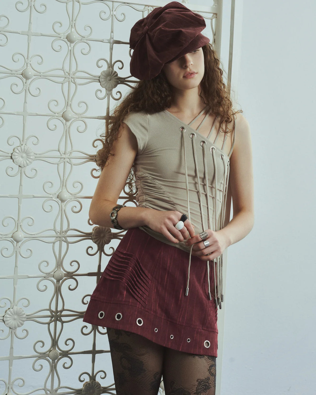 Intoeight- trace top